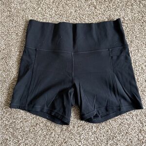 Athleta salutation stash shorts